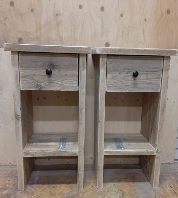 Hoge nachtkastjes boxspring Hoge nachtkastjes boxspring